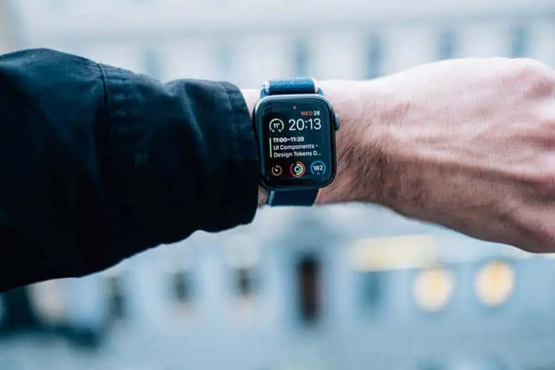 GPS Watch Vs. Smartwatch: What’s The Difference? – Runners Get Up